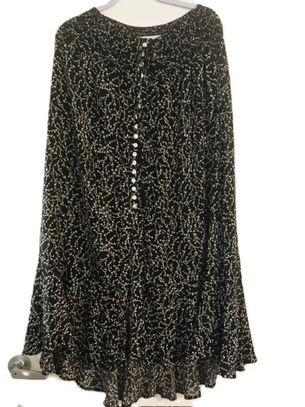 Rachel Zoe Skirt Ladies M Black and White Floral Buttons Flowy Design Front Slit